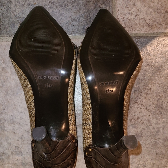 7.5 Nine West brown snake skin & tweed pumps - Picture 4 of 4